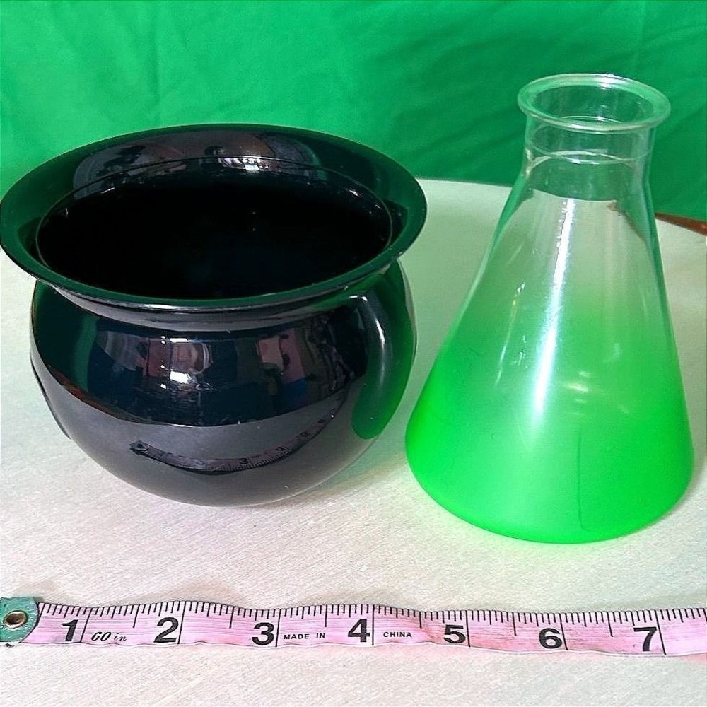 Halloween Cauldron & Potion Bottle Plastic Decor Set Witch Prop